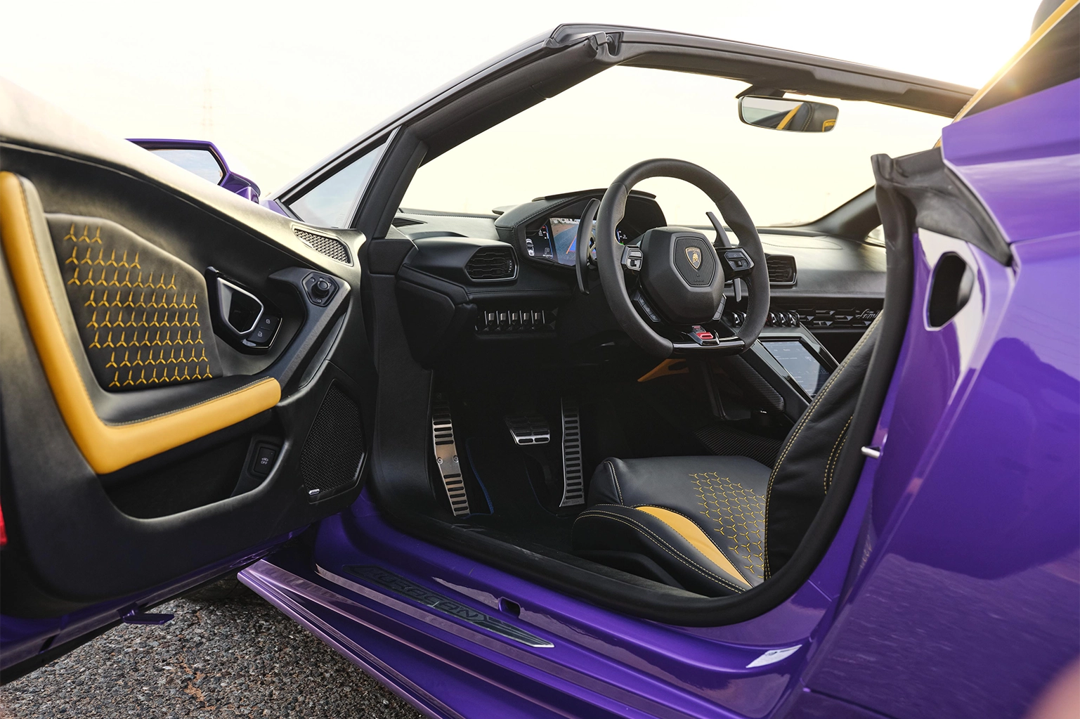 Lamborghini Huracan Purple for Rent in Dubai photo 3