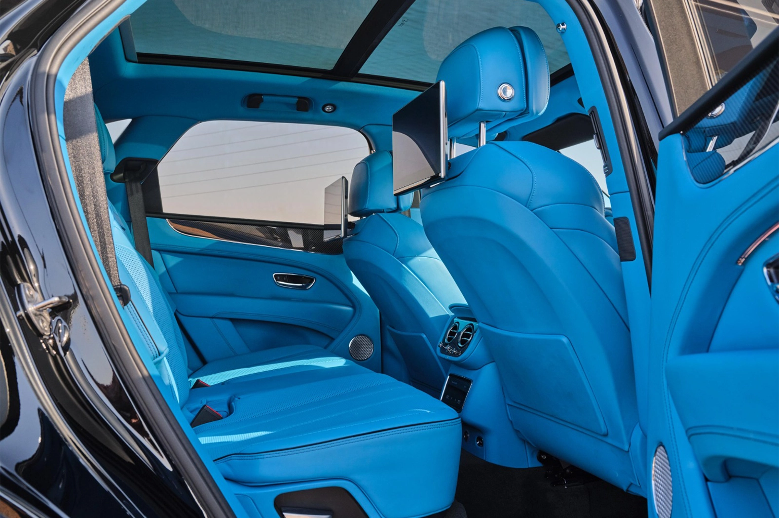 Bentley Bentayga Mansory for Rent in Dubai photo 6