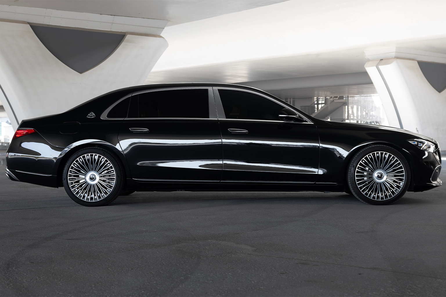 Rent Mercedes-Benz Maybach S580 in Dubai photo 3