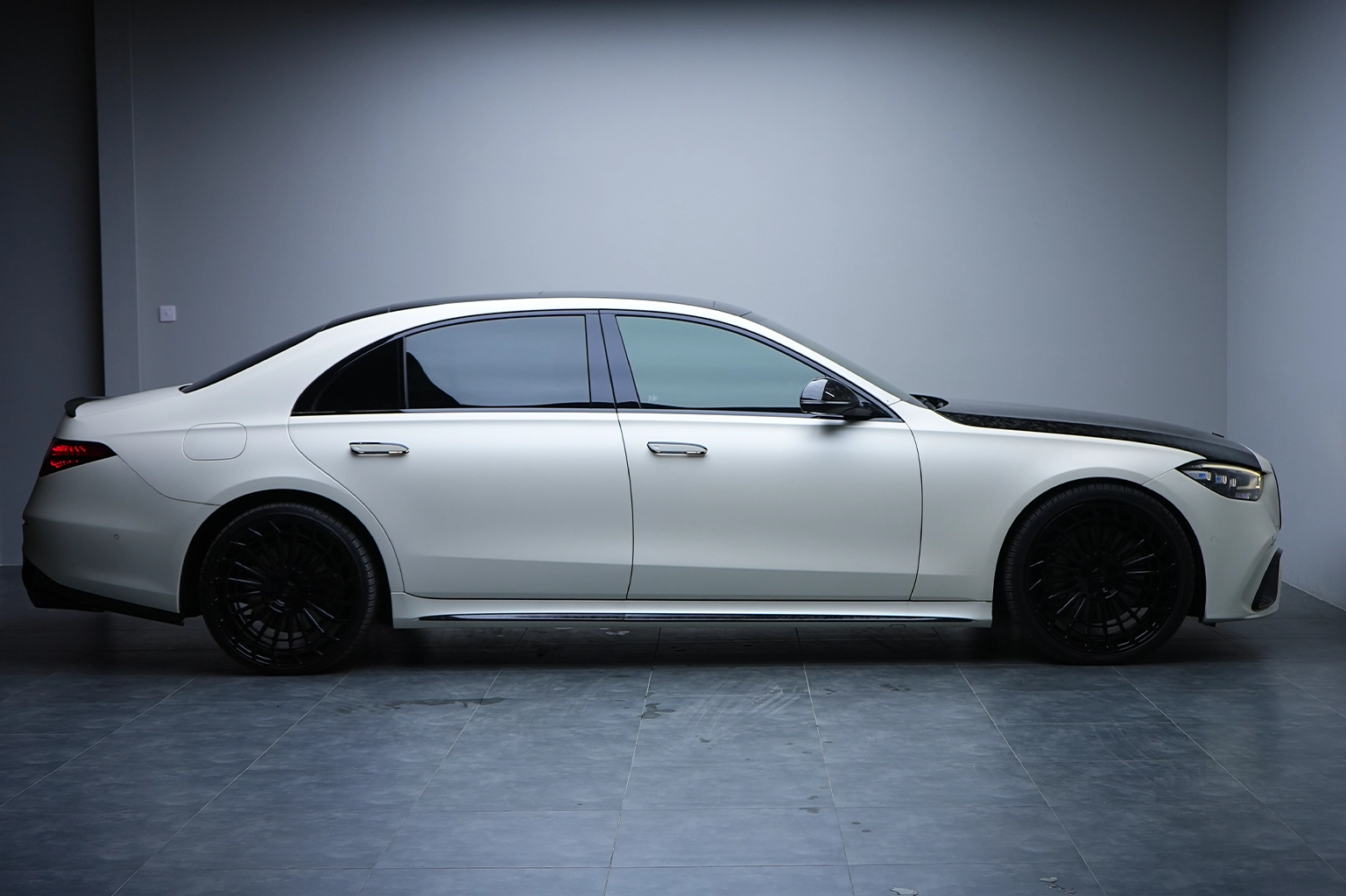 Rent a Mercedes-Benz S580 Brabus in Dubai