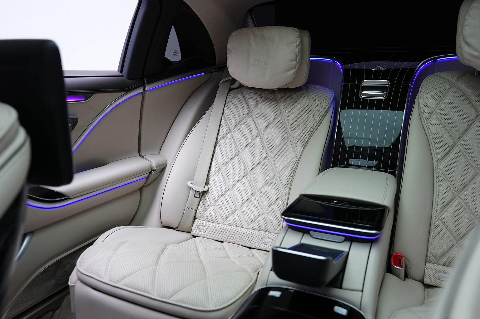 Mercedes-Benz Maybach S680 Long Rental in Dubai photo 5