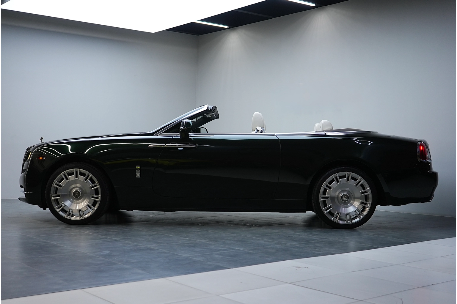 Rent Rolls-Royce Dawn Green in Dubai photo 2