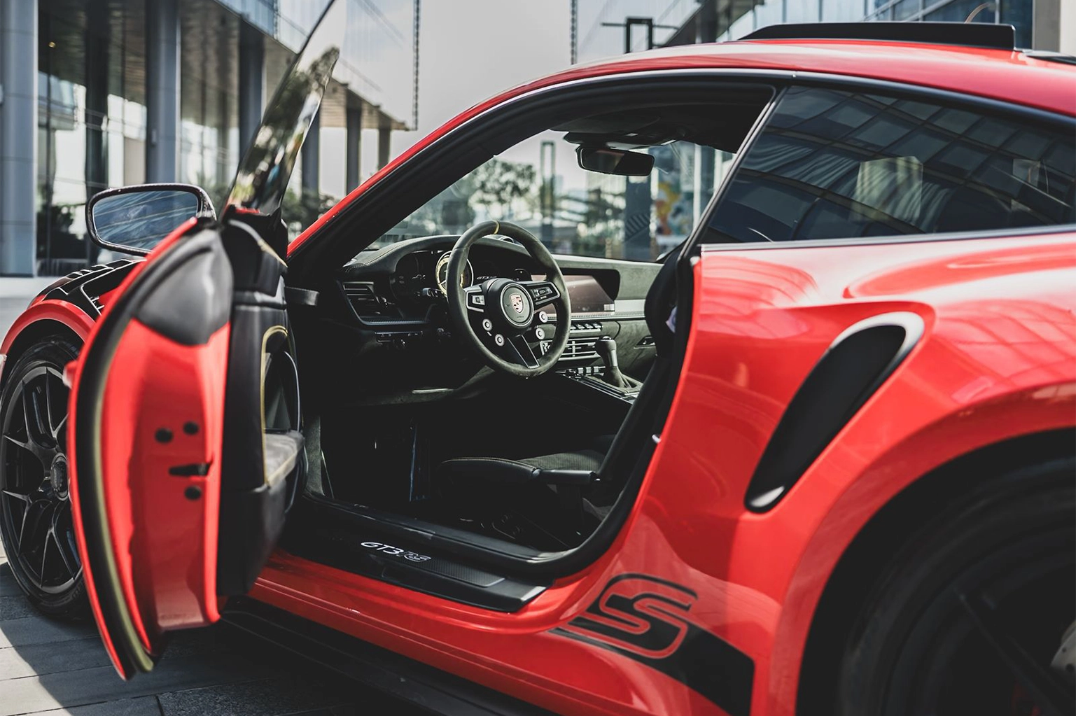 Porsche 911 GT3 RS Red Rental in Dubai photo 4