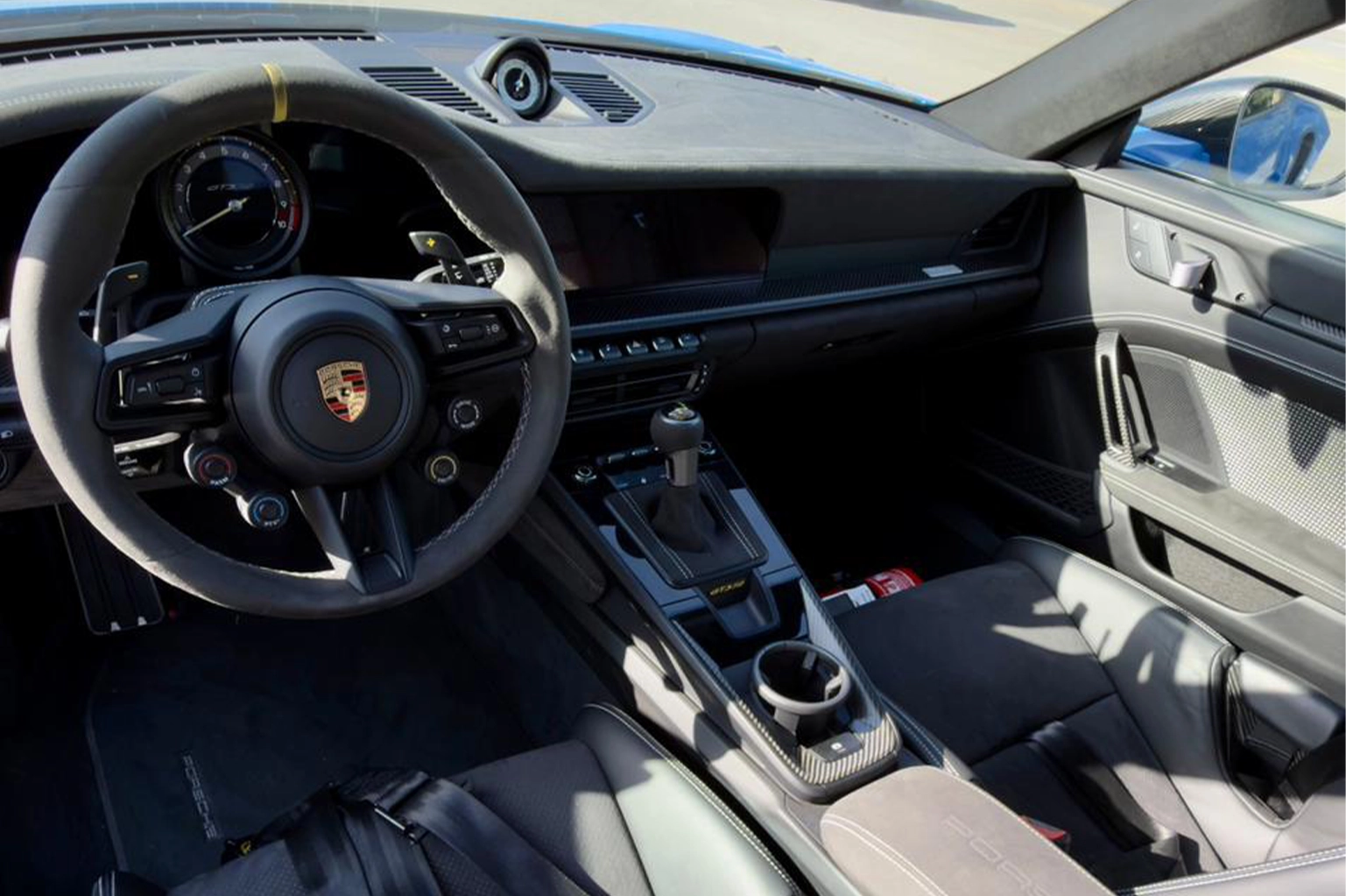 Rent Porsche 911 GT3 RS Blue in Dubai photo 4