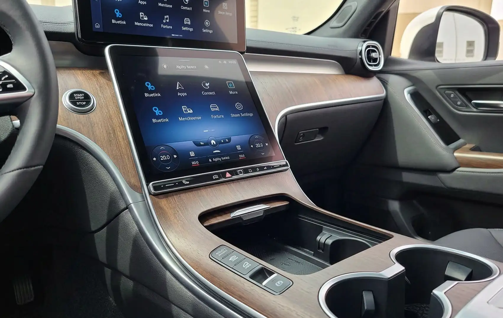 2024 Mercedes-Benz C200 White Rental in Dubai photo 3