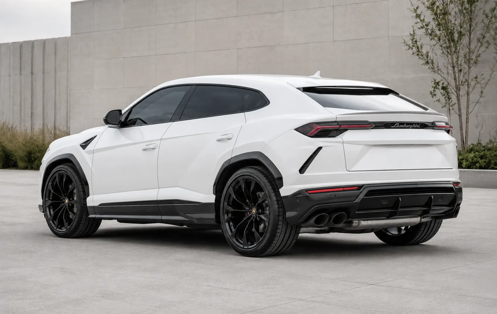 Hire Lamborghini Urus White in Dubai photo 2