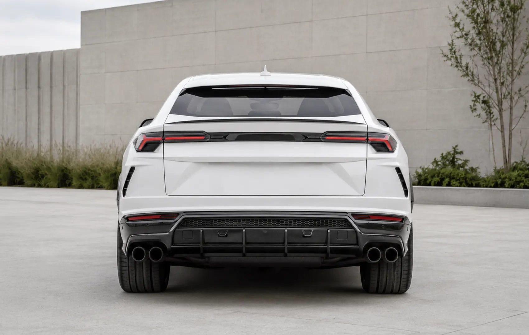 Hire Lamborghini Urus White in Dubai photo 3