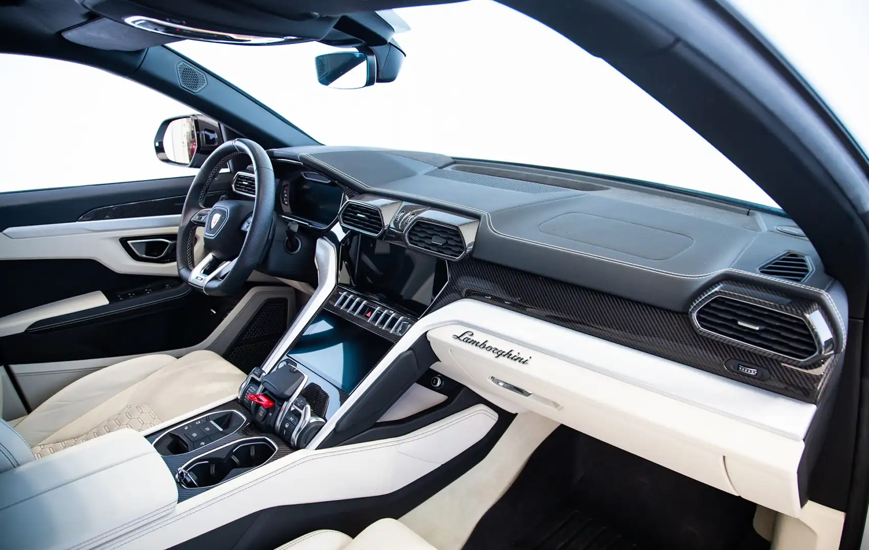 Hire Lamborghini Urus White in Dubai photo 5