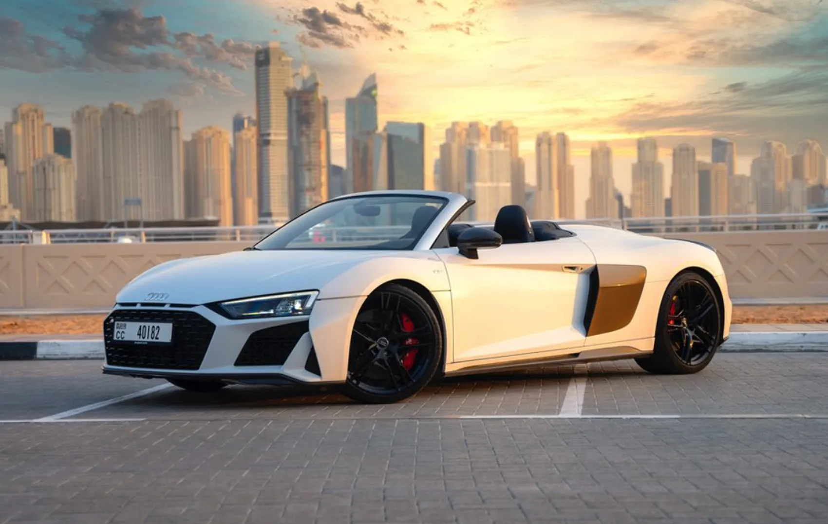 Rent an Audi R8 Spyder White in Dubai