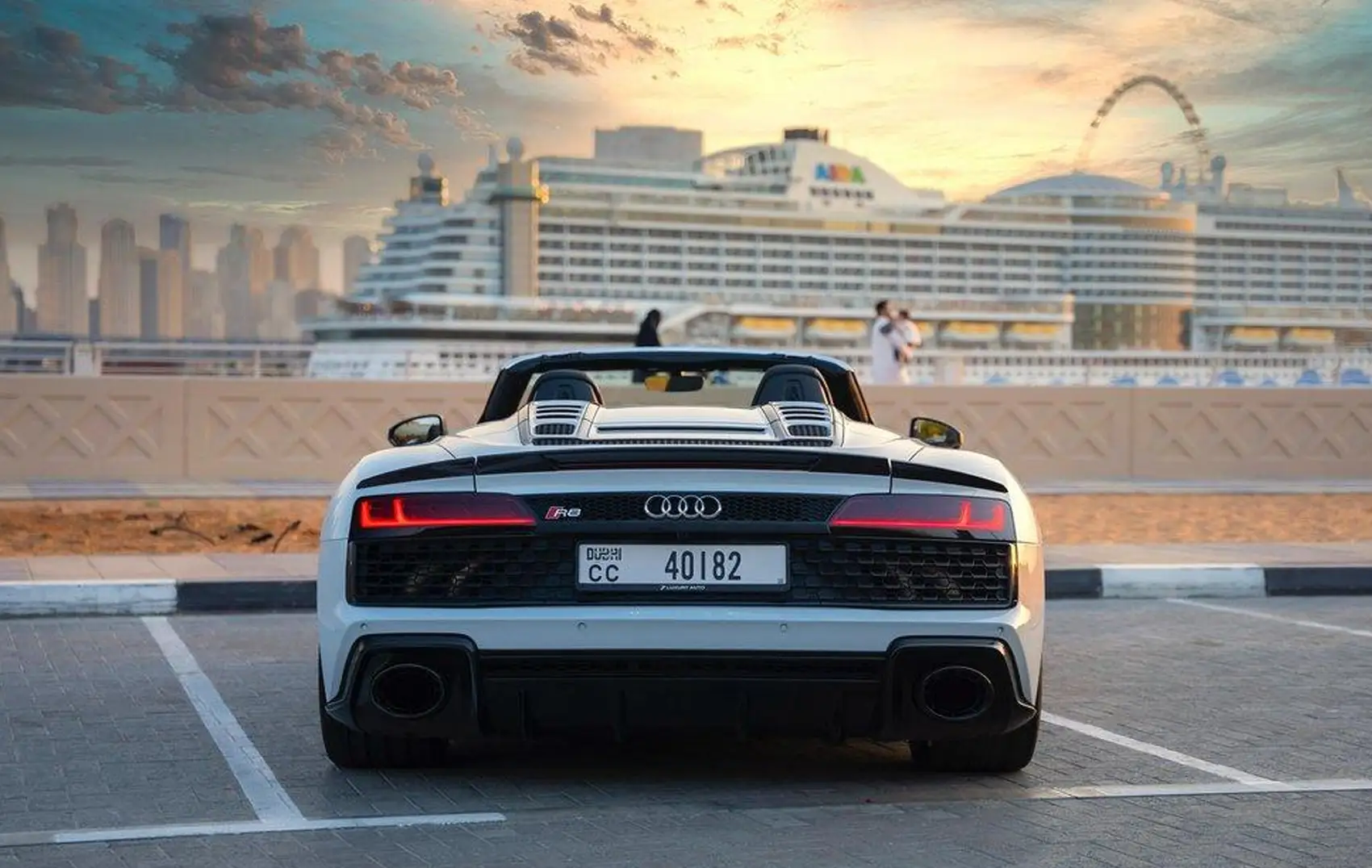 Rent an Audi R8 Spyder White in Dubai photo 4