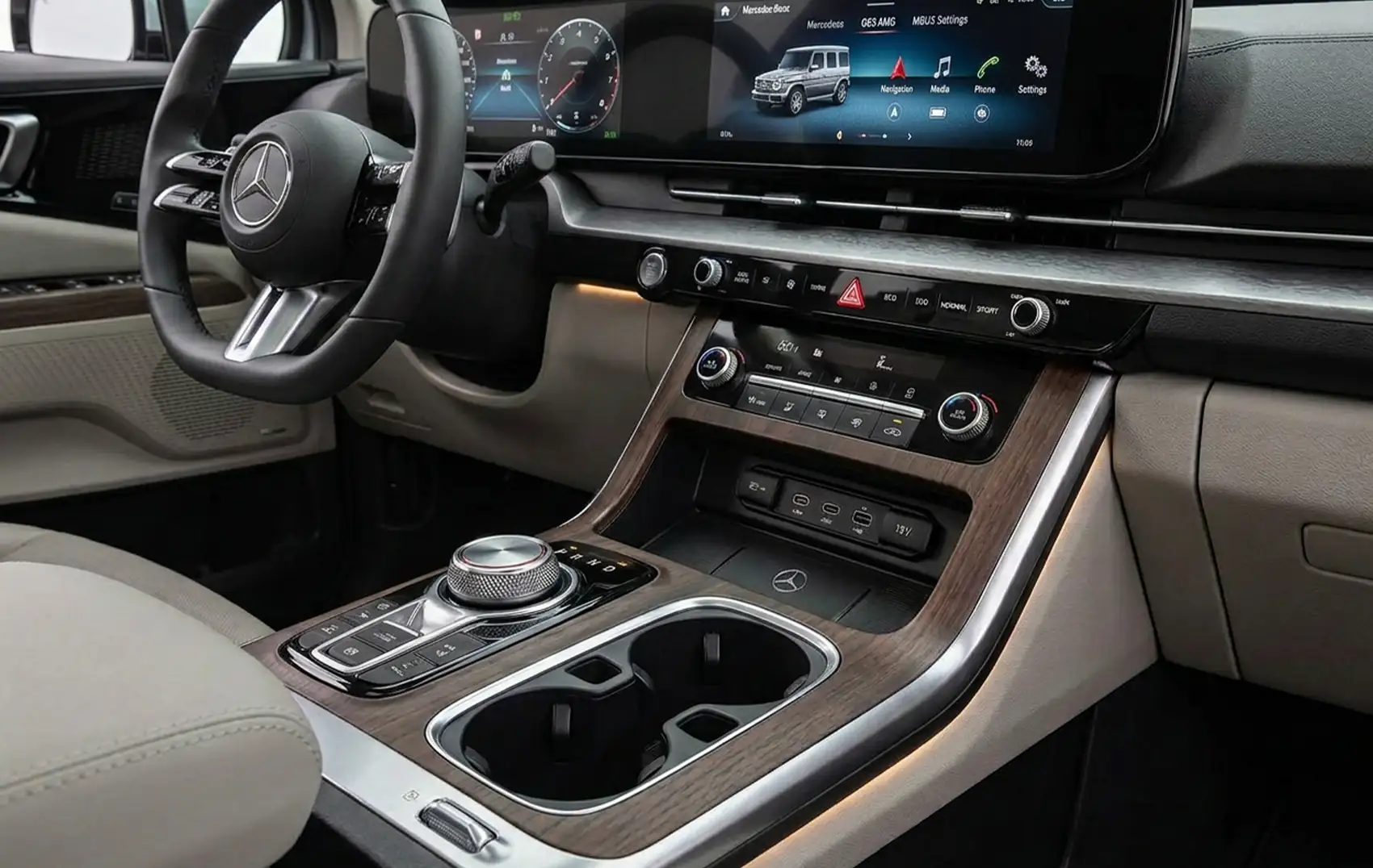 Mercedes-Benz G63 AMG White Rental in Dubai photo 5