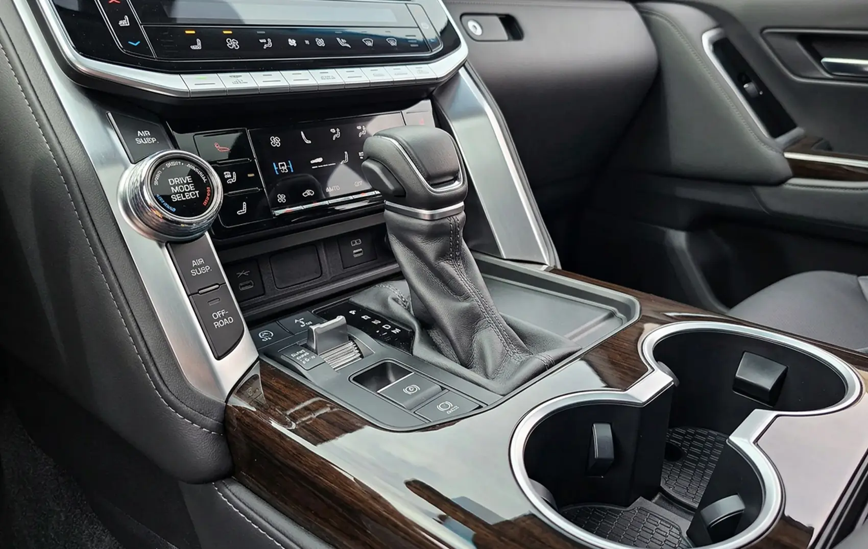 Hire 2026 Porsche Macan White in Dubai photo 5