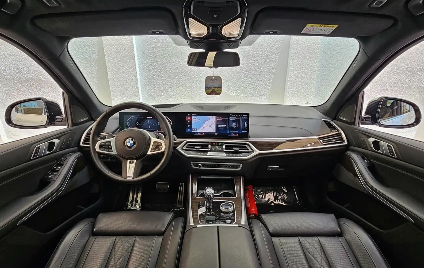 Hire BMW X7 White in Dubai photo 4