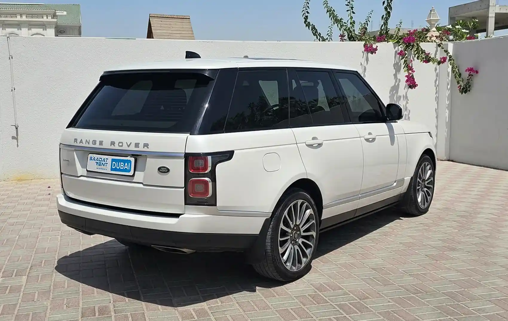 Land Rover Range Rover Vogue White Rental in Dubai photo 2