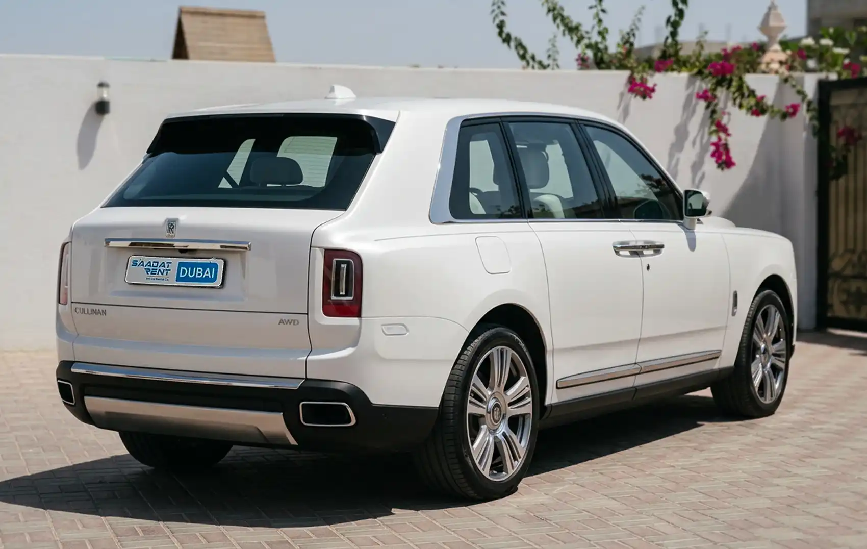 Rolls-Royce Cullinan White for Rent in Dubai photo 2