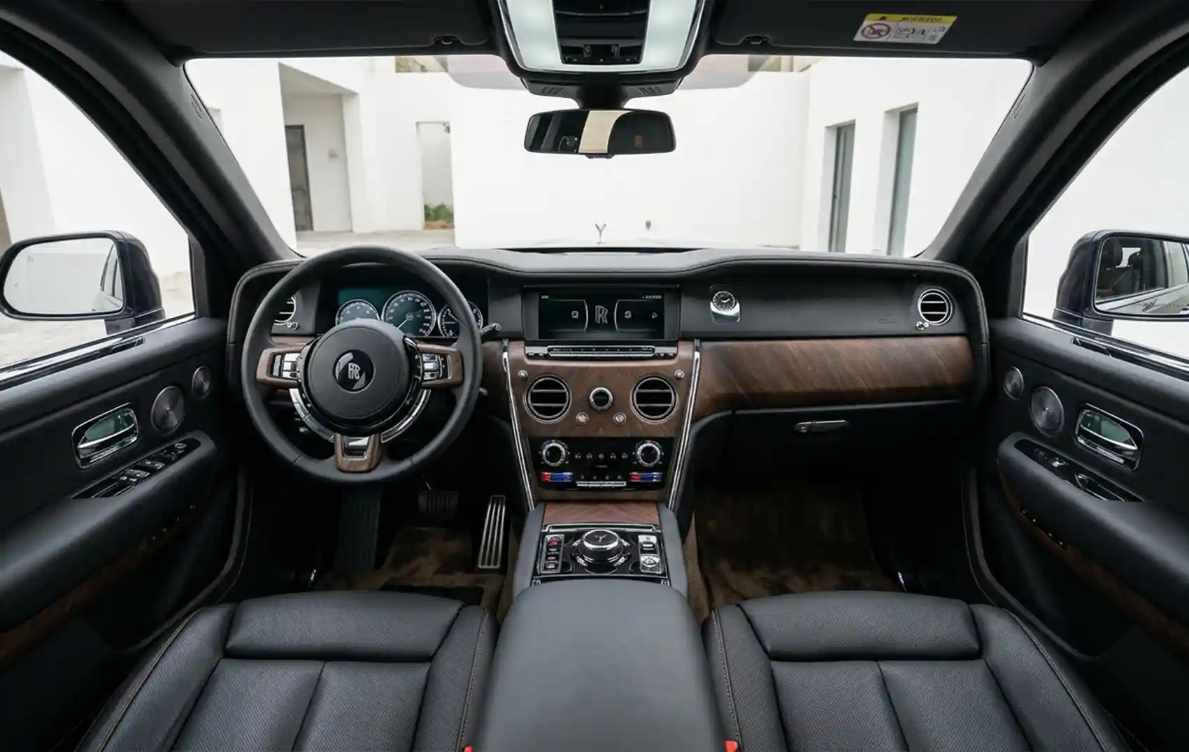 Rolls-Royce Cullinan White for Rent in Dubai photo 4