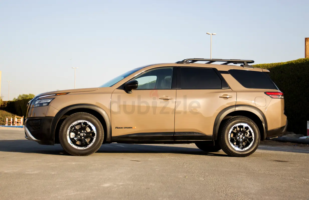 Rent 2024 Nissan Pathfinder in Al Quoz 4 photo 4
