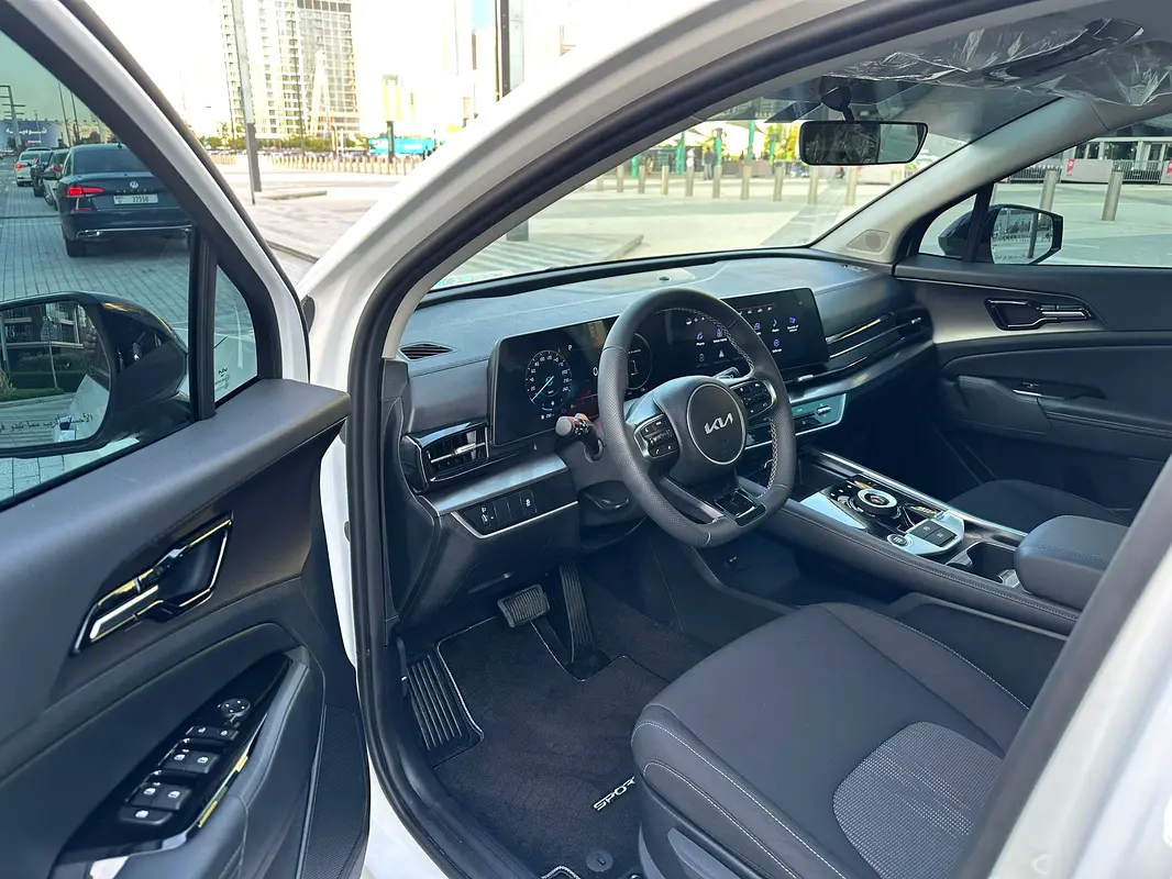 2025 Kia Sportage for Rent in Hor Al Anz photo 3
