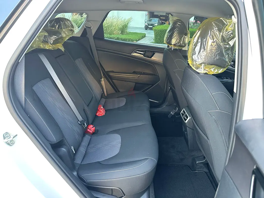 2025 Kia Sportage for Rent in Hor Al Anz photo 4