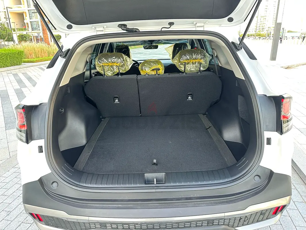 2025 Kia Sportage for Rent in Hor Al Anz photo 6