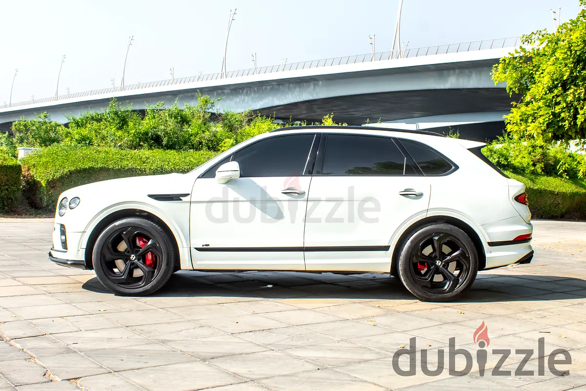 2021 Bentley Bentayga for Rent in Palm Jumeirah photo 8