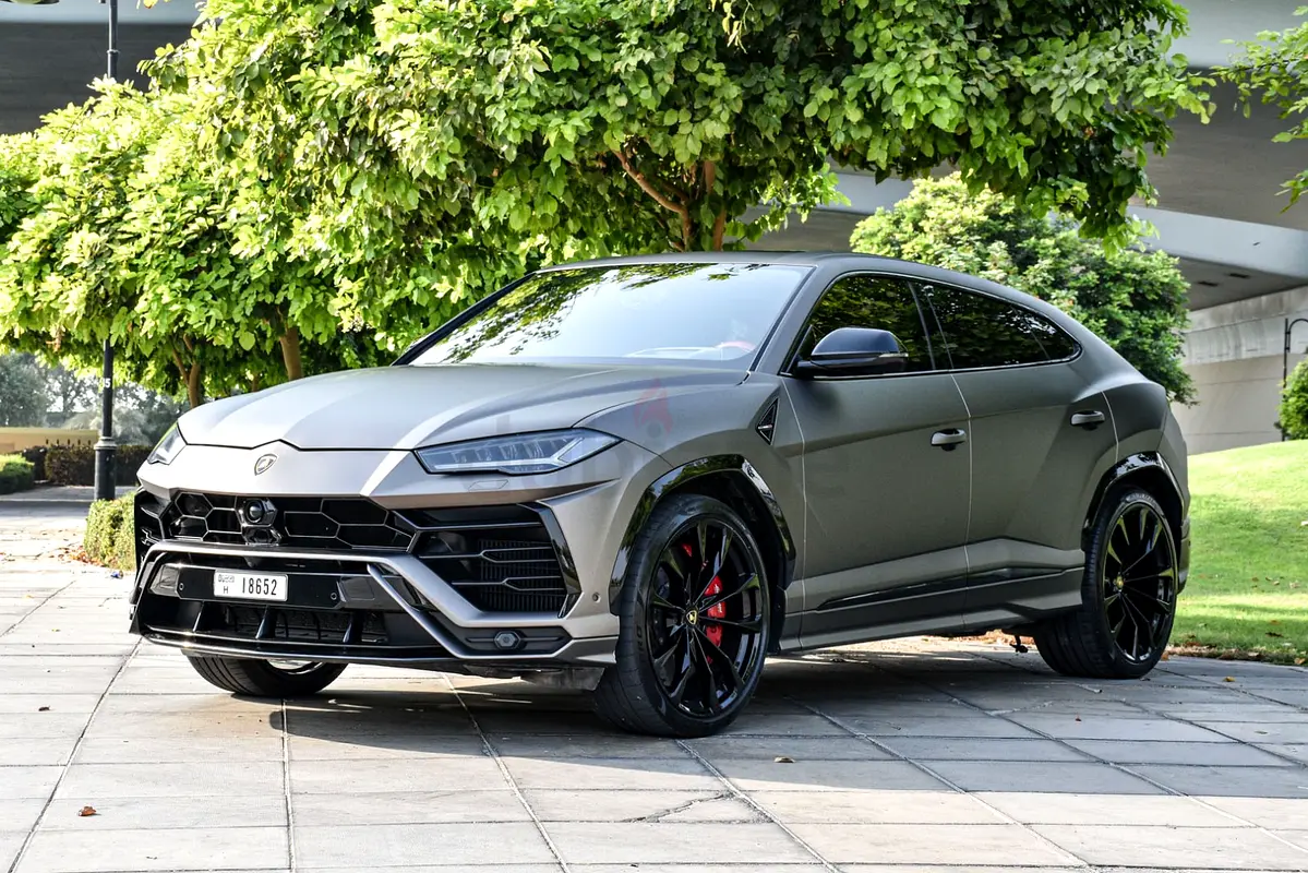2022 Lamborghini Urus for Rent in Palm Jumeirah (Black) photo 2
