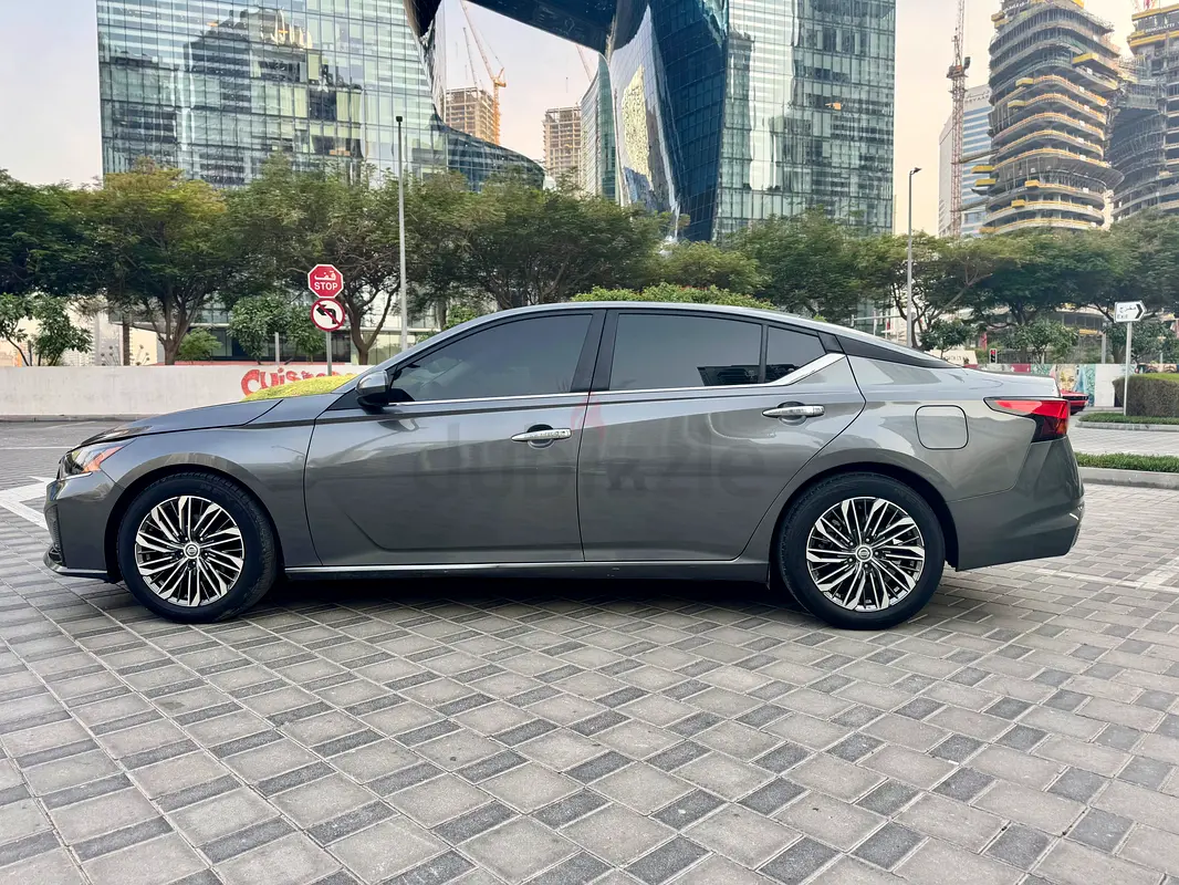 2023 Nissan Altima for Rent in Business Bay photo 8