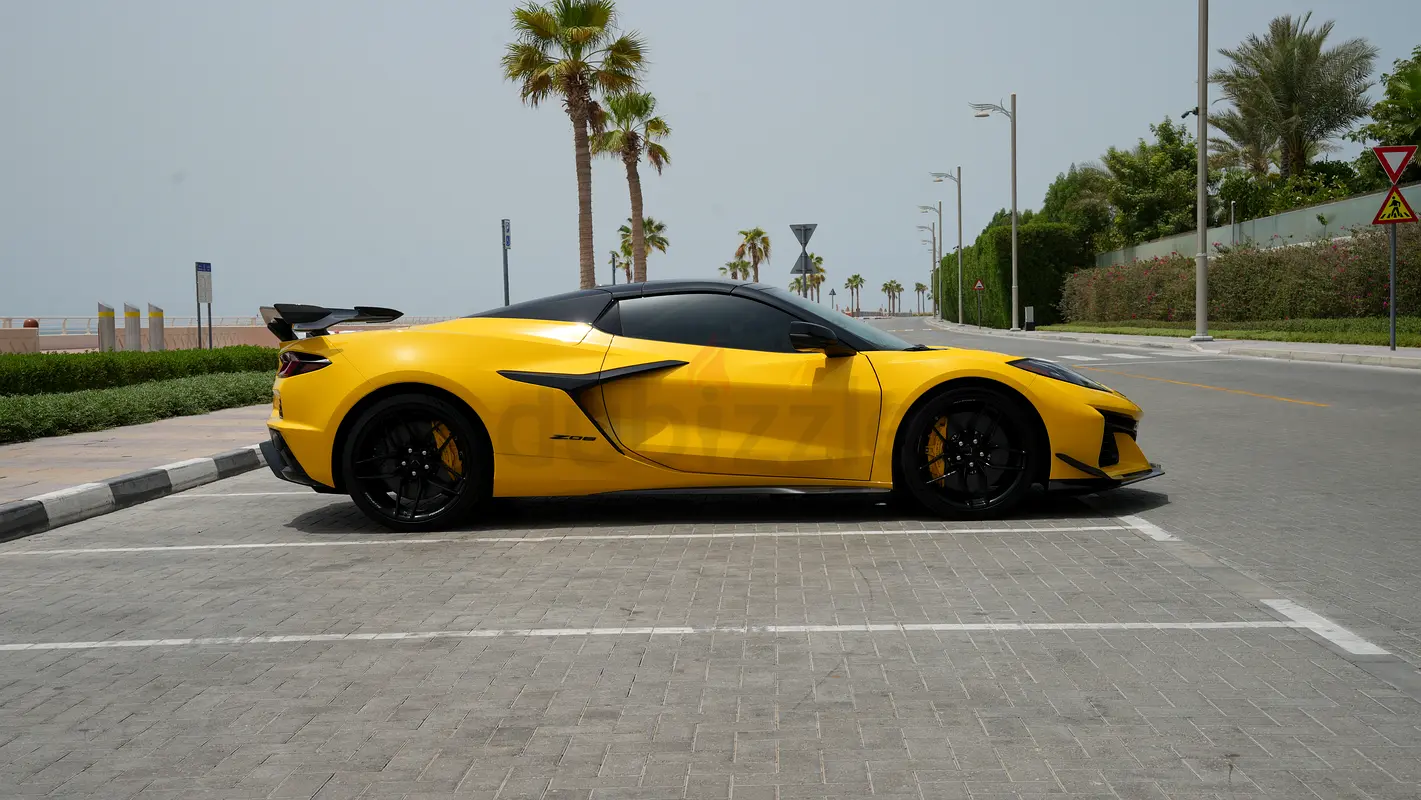2025 Chevrolet Corvette for Rent in Al Barsha 1 photo 4