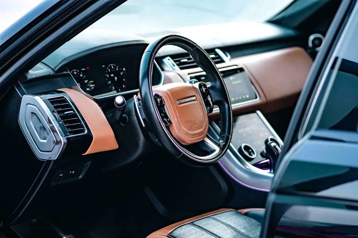 Hire 2022 Land Rover Range Rover Sport in Al Quoz 4 photo 7