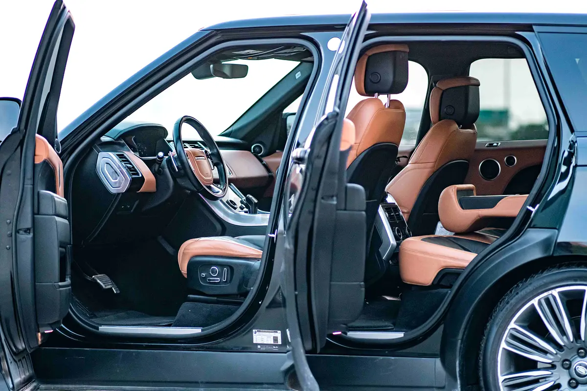 Hire 2022 Land Rover Range Rover Sport in Al Quoz 4 photo 9