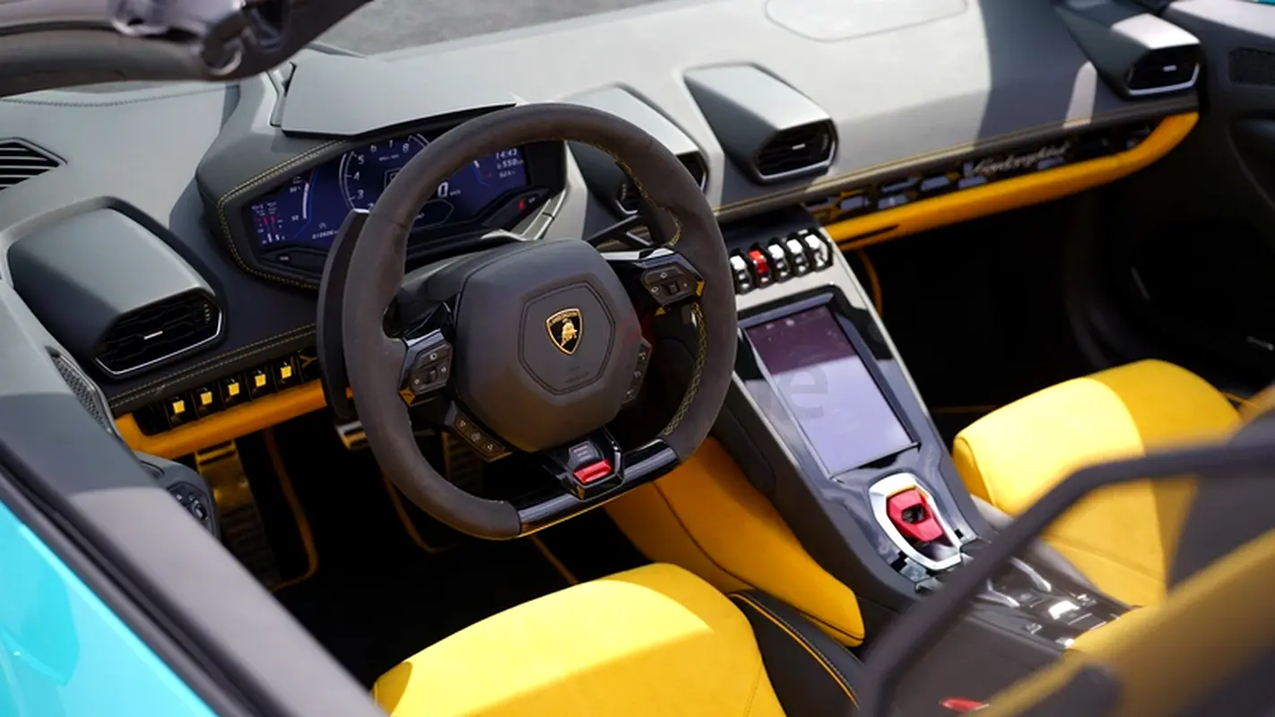 2023 Lamborghini Huracan for Rent in Business Bay photo 9