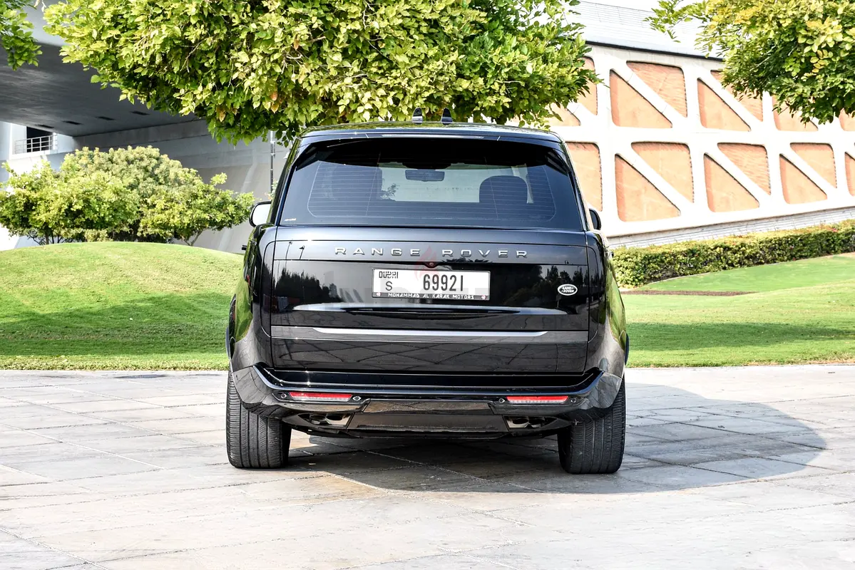2023 Land Rover Range Rover for Rent in Palm Jumeirah photo 5