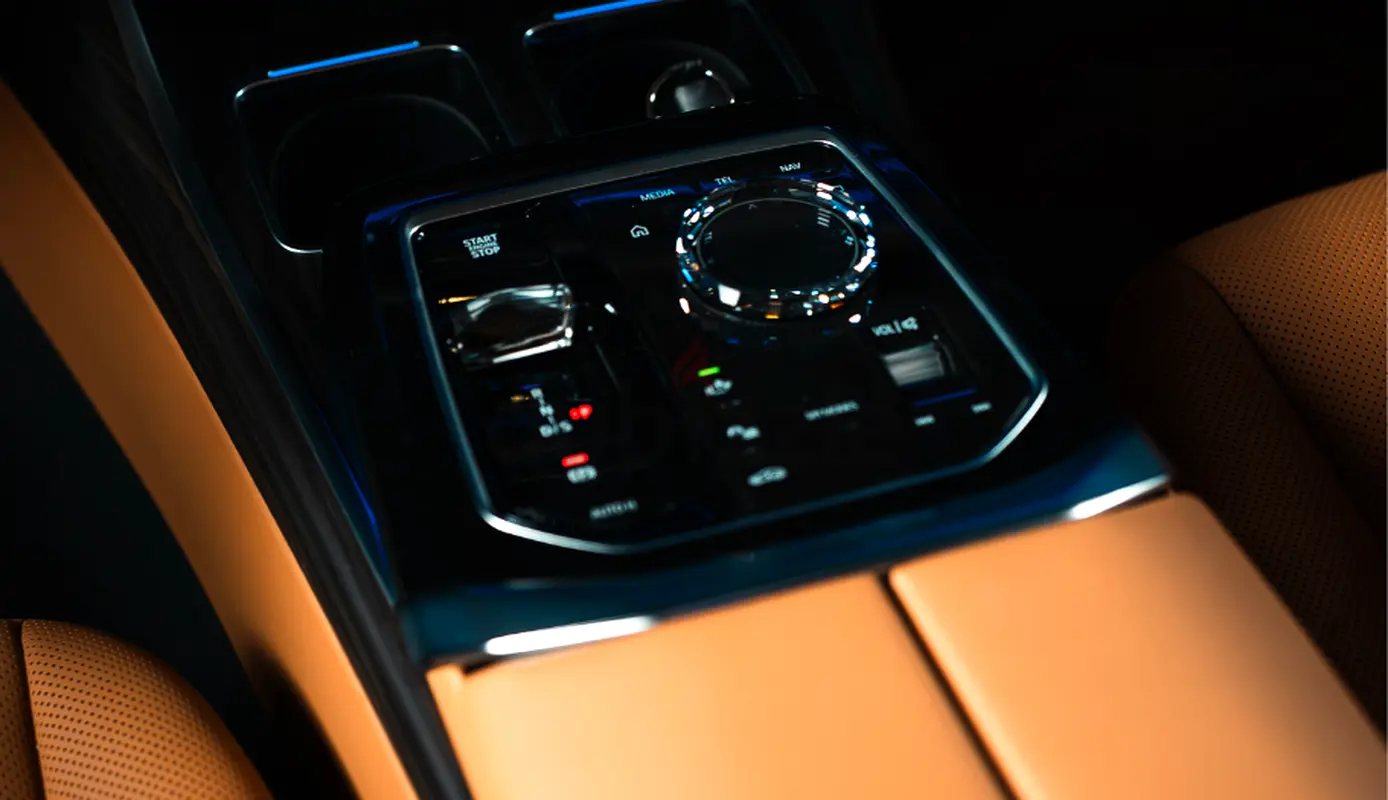 2025 BMW 7-Series for Rent in Al Quoz Industrial Area 3 photo 6
