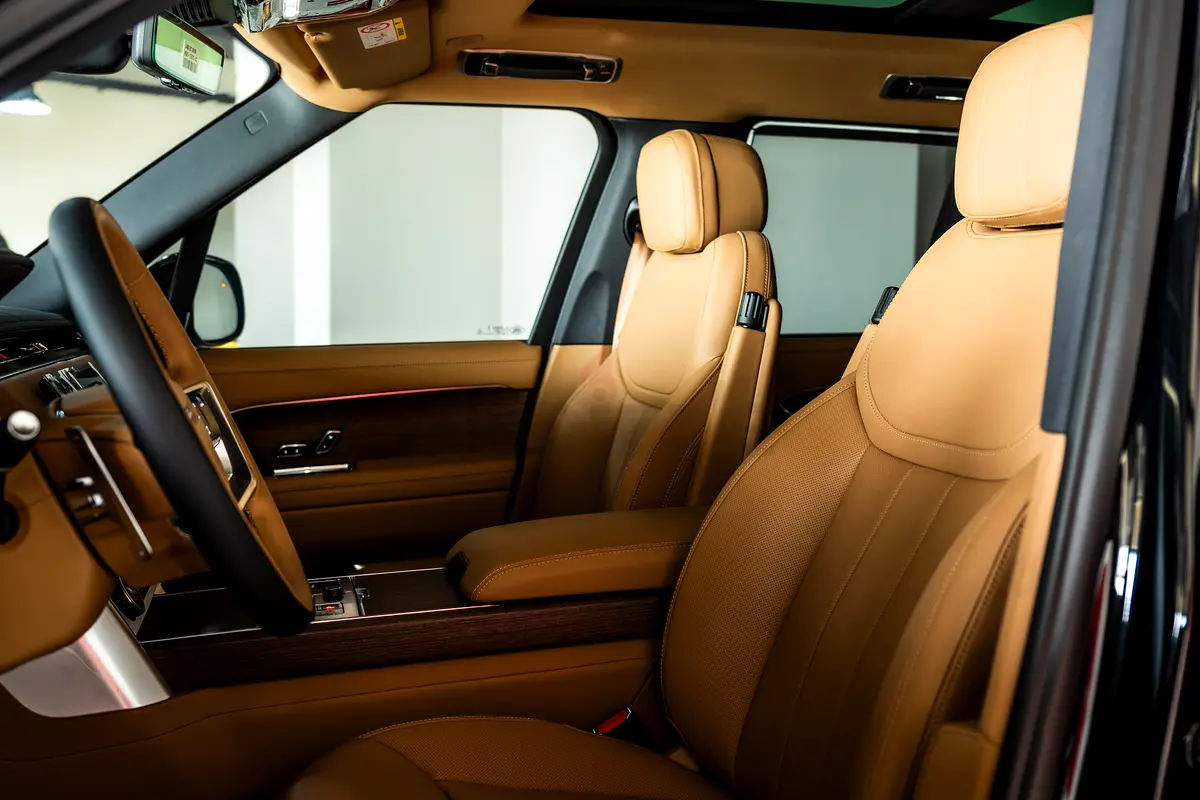 2023 Land Rover Range Rover for Rent in Al Quoz 3 photo 5