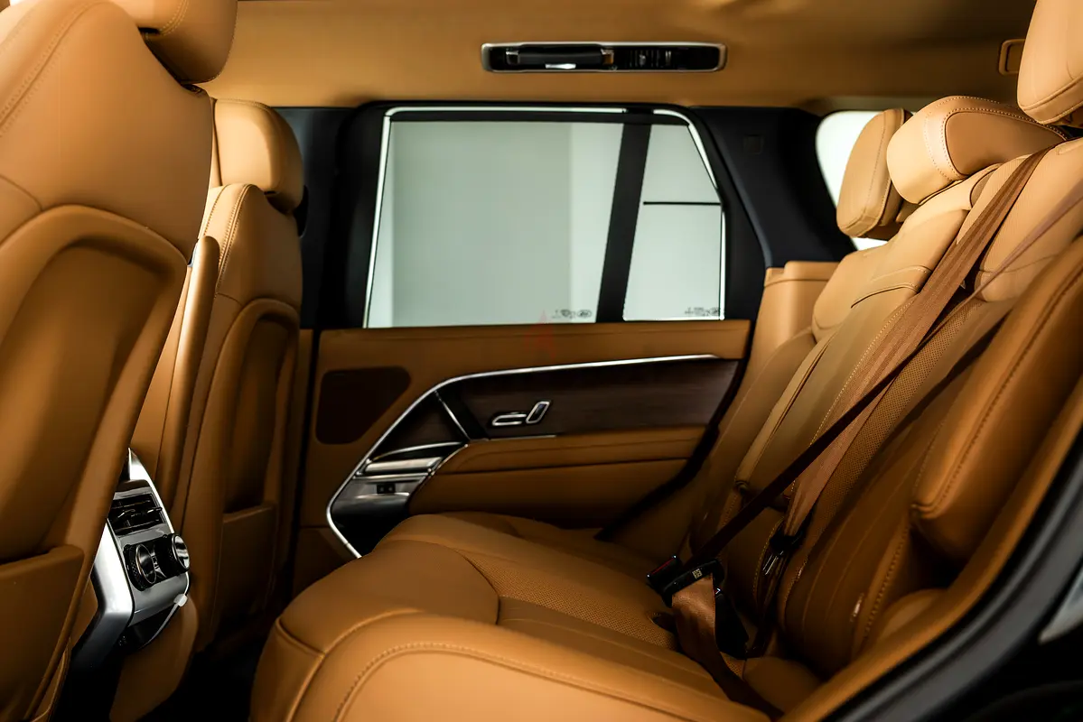 2023 Land Rover Range Rover for Rent in Al Quoz 3 photo 6
