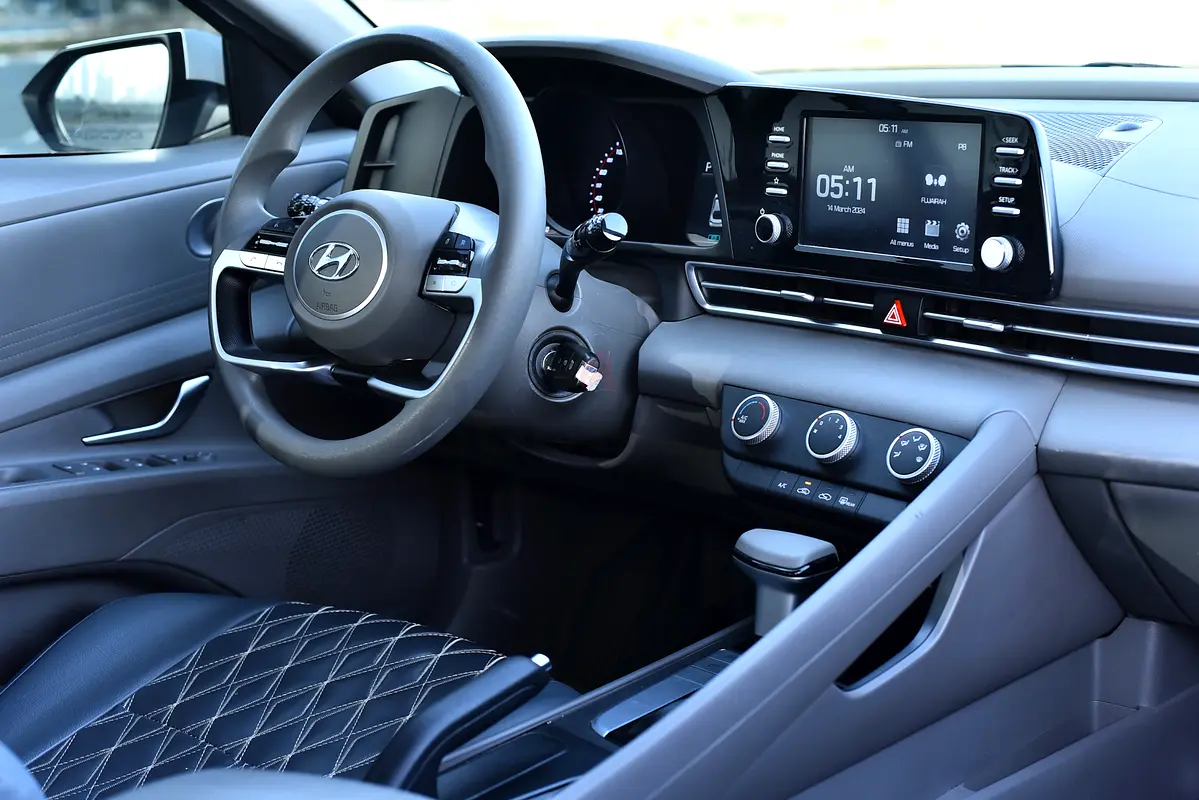 2023 Hyundai Elantra for Rent in Al Garhoud photo 6