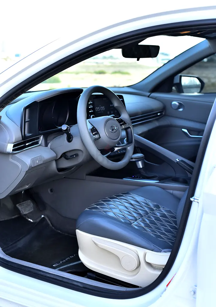 2023 Hyundai Elantra for Rent in Al Garhoud photo 10