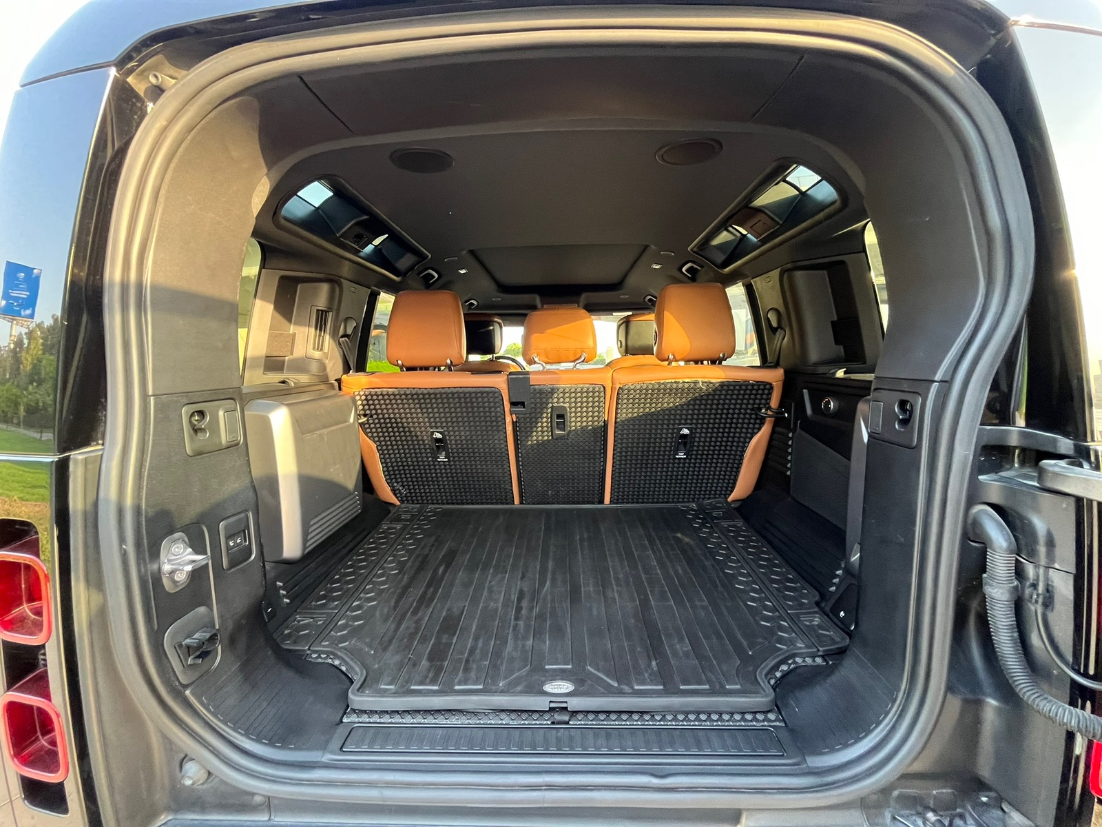 Hire 2022 Land Rover Defender 110 XS V6 in Dubai photo 9