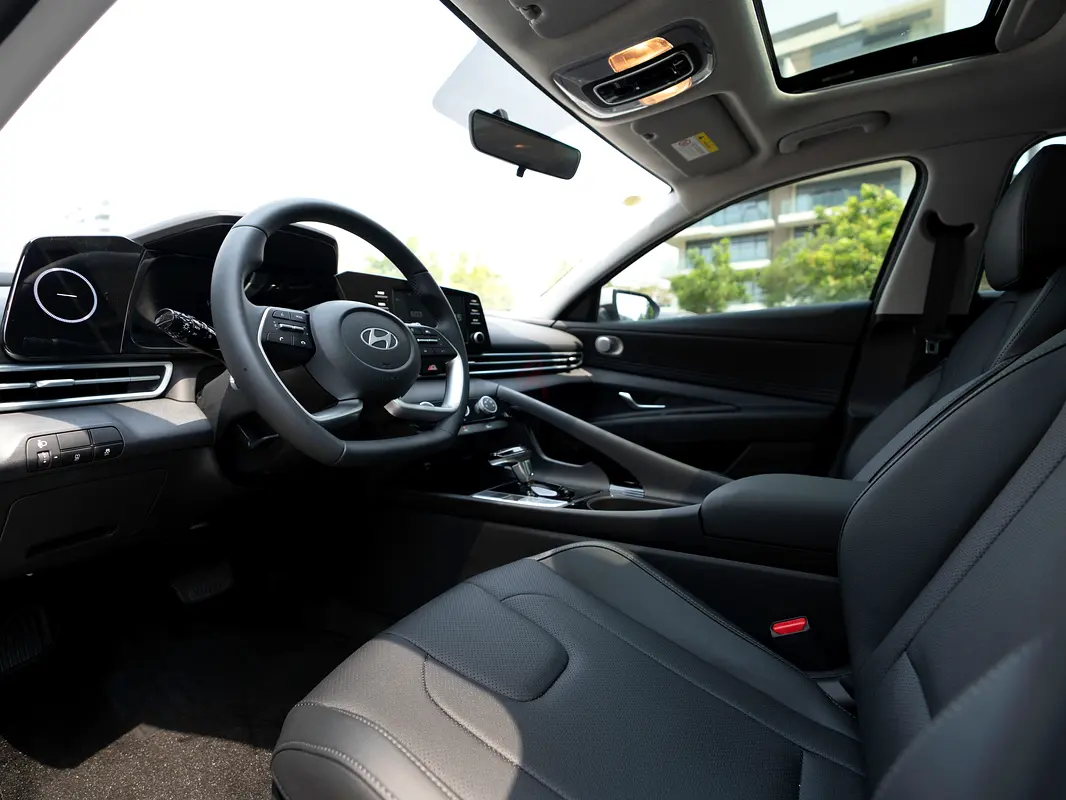 2025 Hyundai Elantra for Rent in Business Bay photo 9