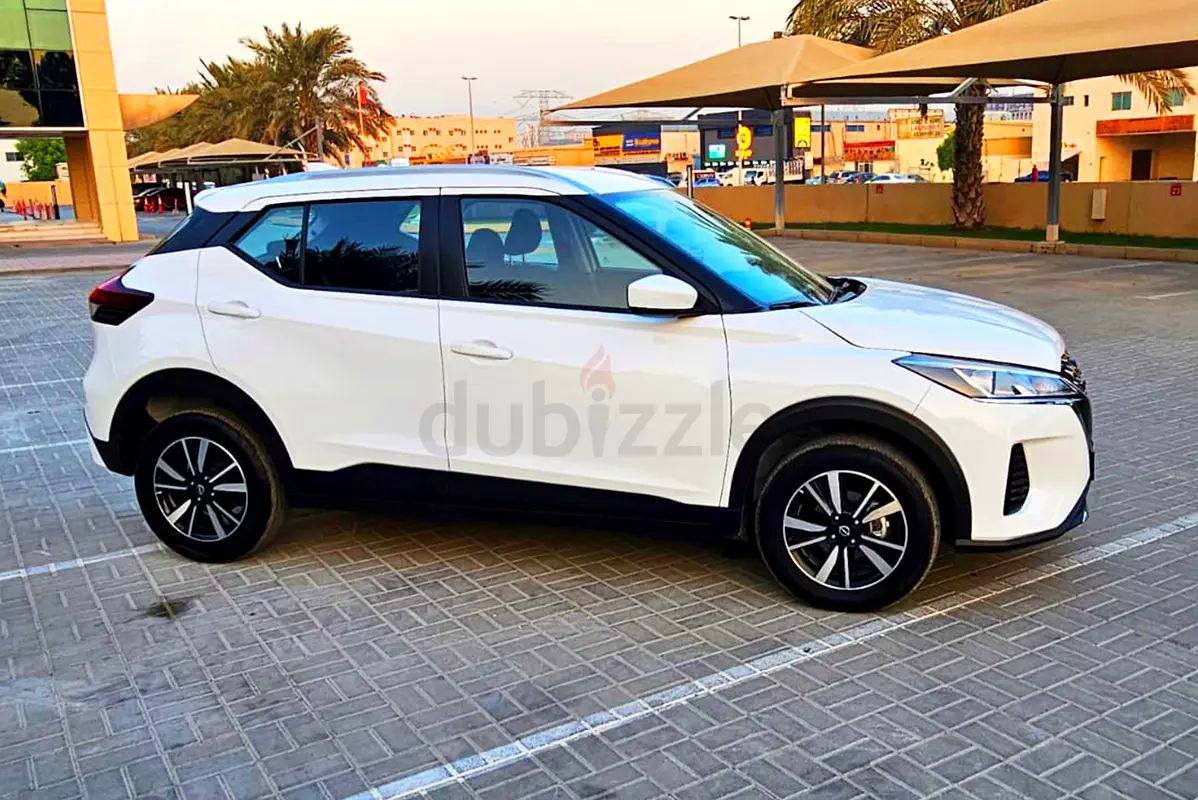 Hire 2024 Nissan Kicks in Al Barsha 1 photo 4