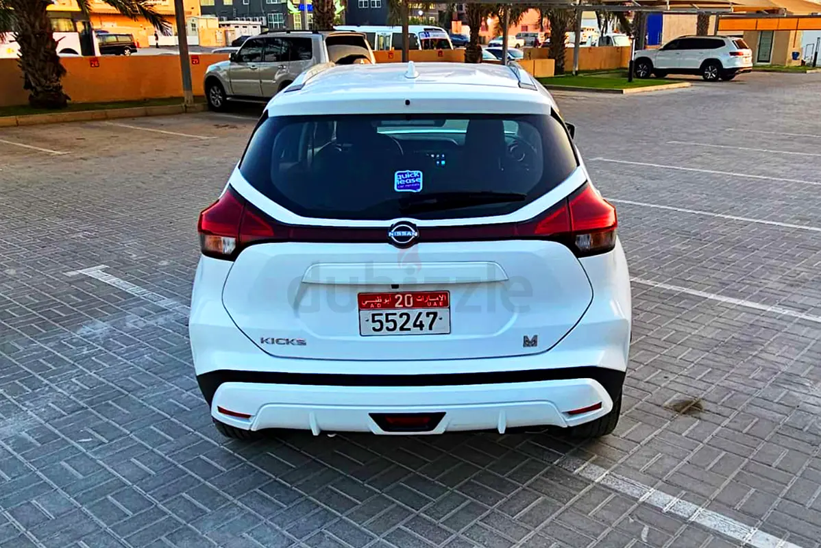 Hire 2024 Nissan Kicks in Al Barsha 1 photo 5