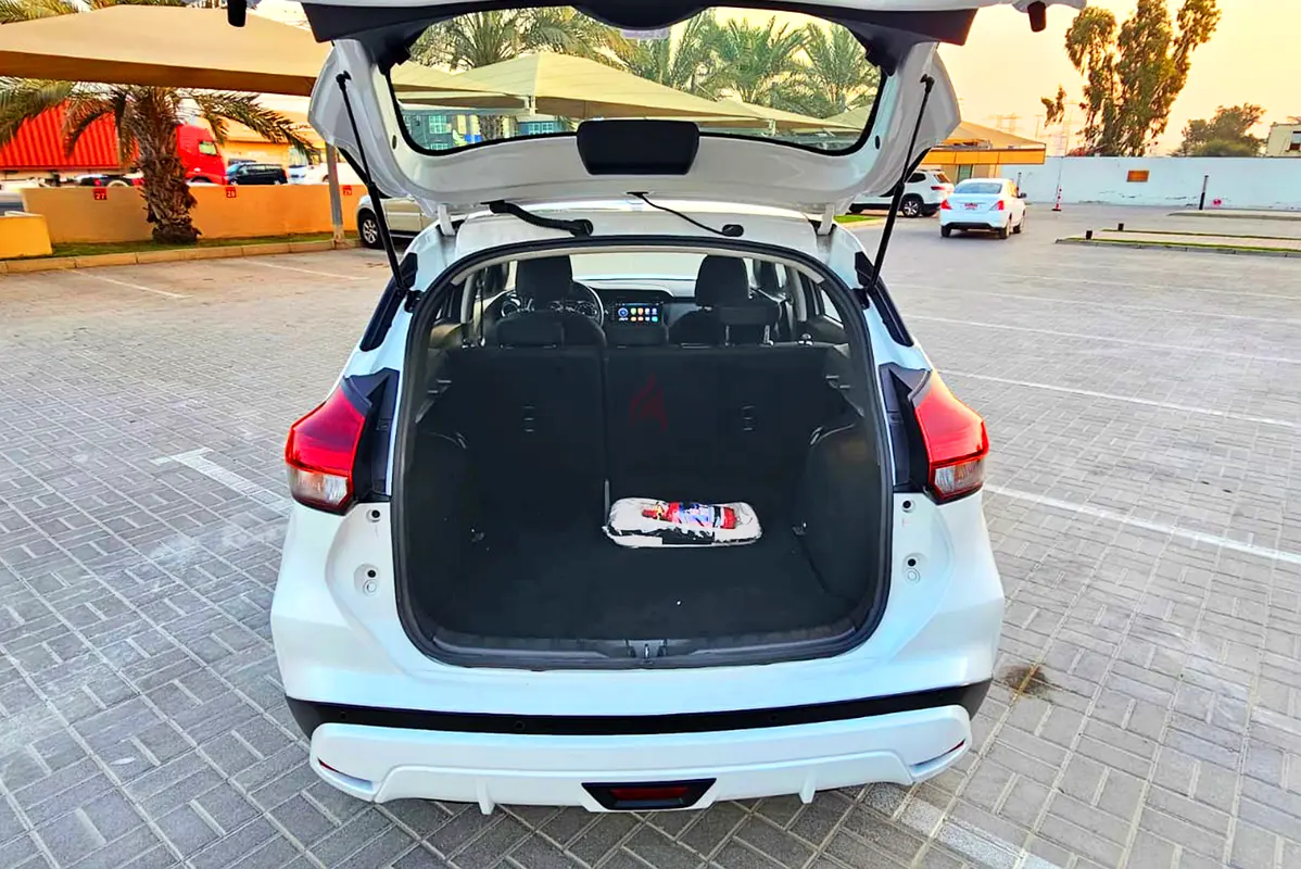 Hire 2024 Nissan Kicks in Al Barsha 1 photo 8