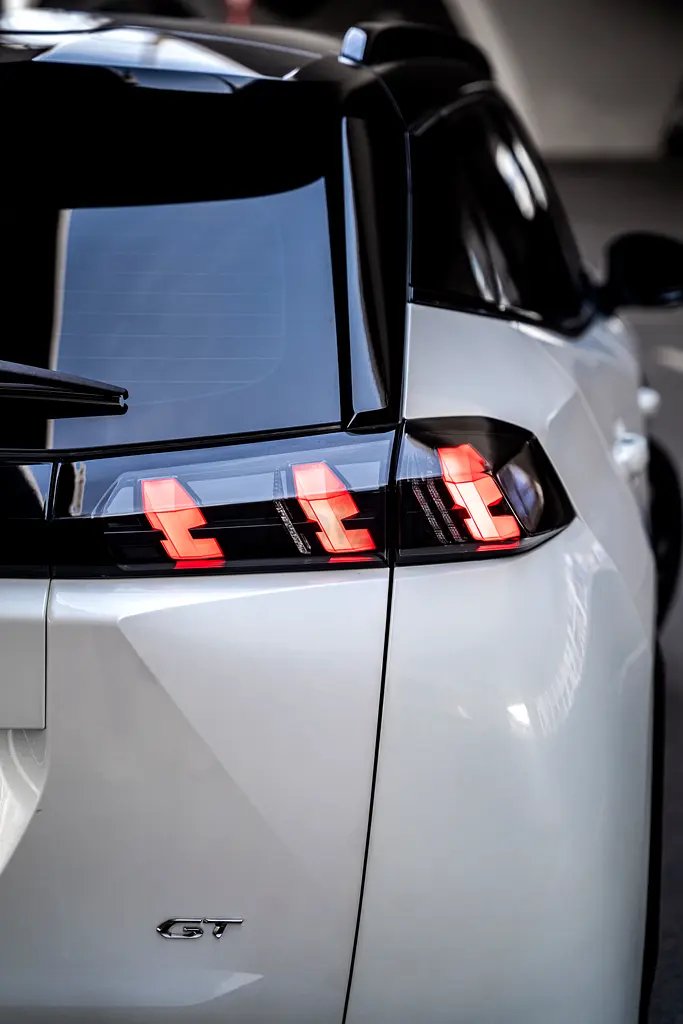 2024 Peugeot 2008 for Rent in Dubai Marina (White) photo 5