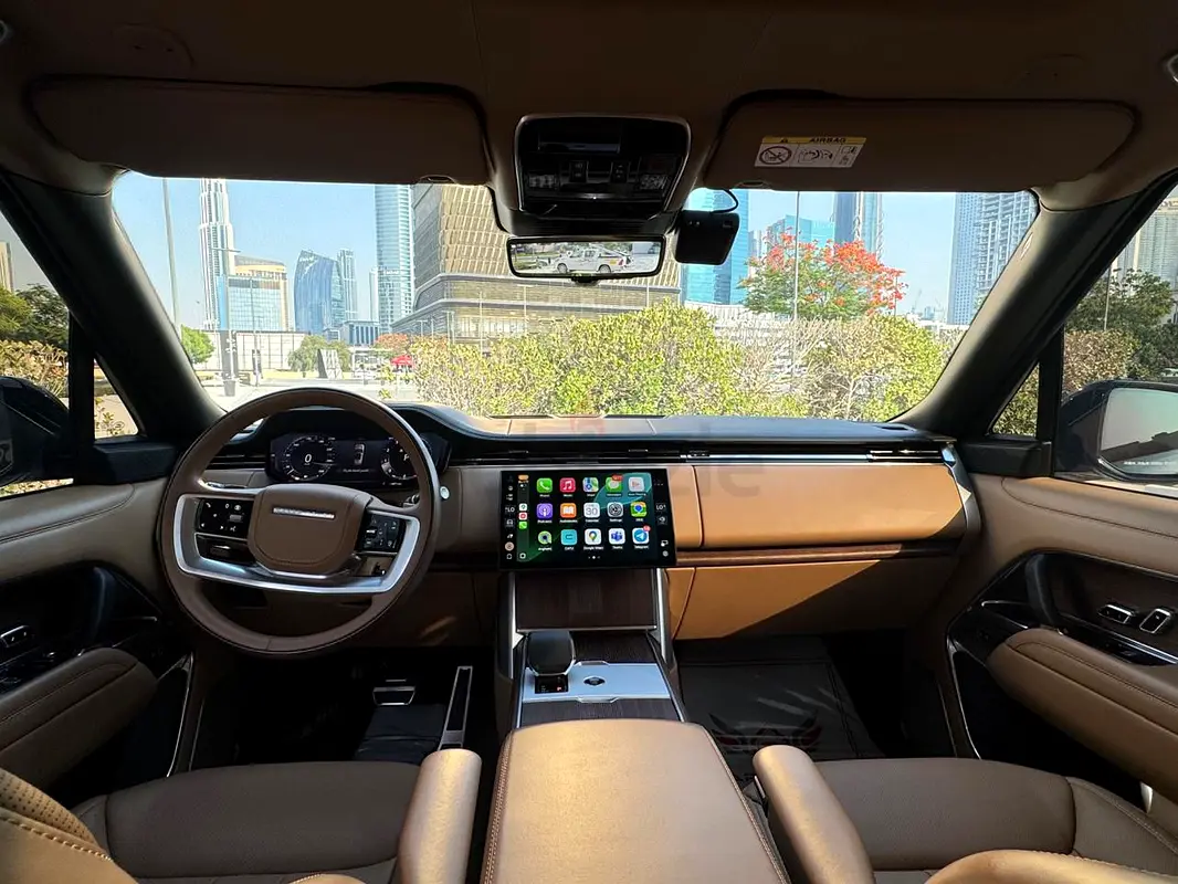 2025 Land Rover Range Rover for Rent in Business Bay (Green) photo 6