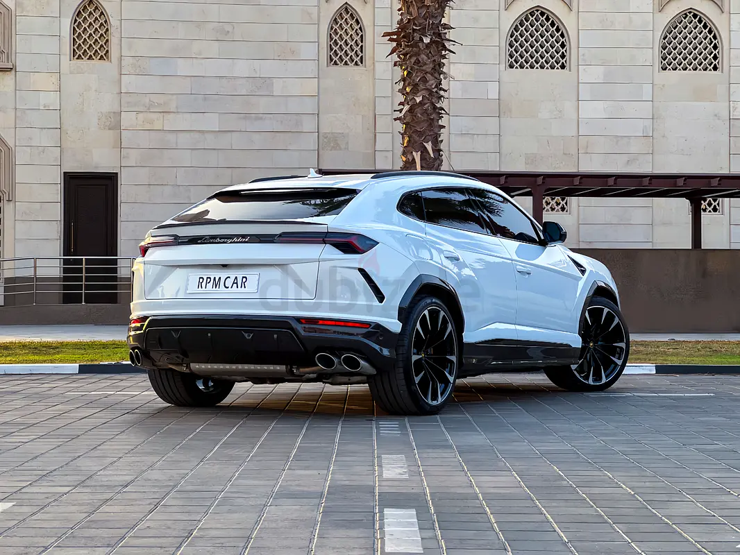 2022 Lamborghini Urus for Rent in Al Quoz 3 photo 3