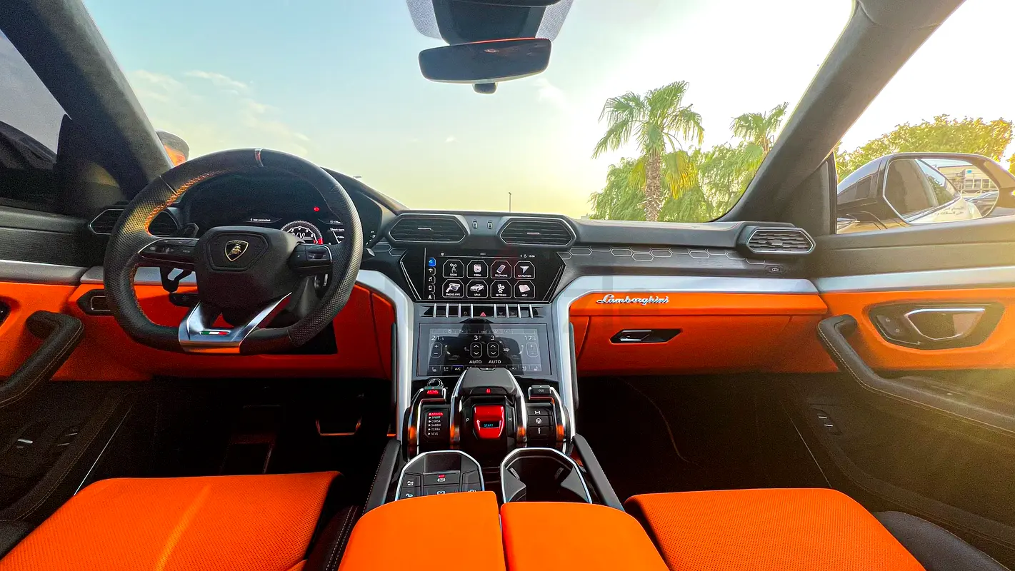 2022 Lamborghini Urus for Rent in Al Quoz 3 photo 4