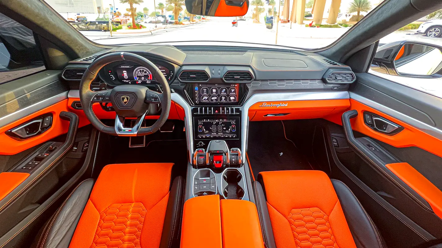 2022 Lamborghini Urus for Rent in Al Quoz 3 photo 5