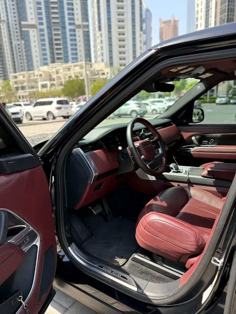 2024 Land Rover Range Rover for Rent in Al Sufouh photo 7