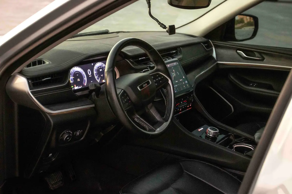 Hire 2023 Jeep Grand Cherokee in Al Quoz 4 photo 8