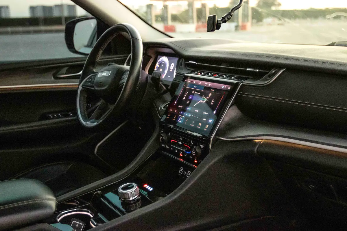 Hire 2023 Jeep Grand Cherokee in Al Quoz 4 photo 10